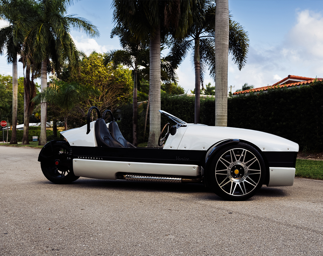 Apollo Hyper Scooter SUN RIDE Rentals, Miami Beach, Florida